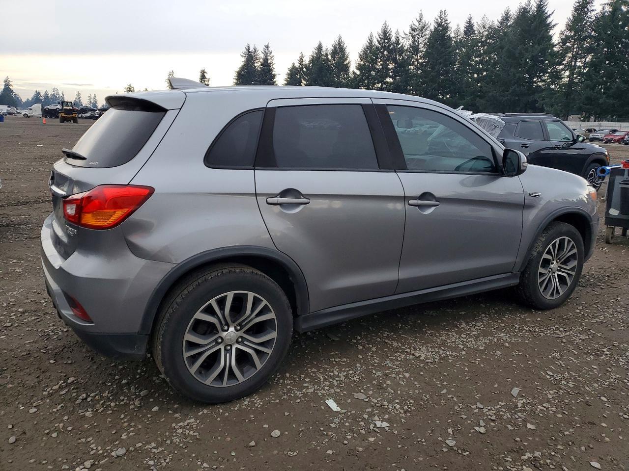 2018 Mitsubishi Outlander Sport Es - Image 3