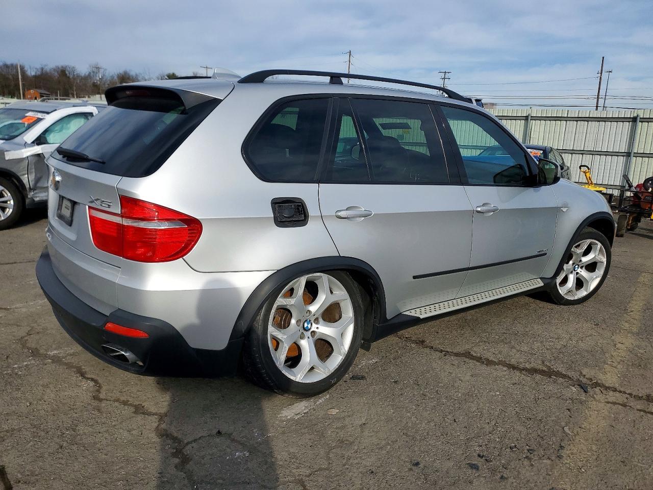 2009 BMW X5 xDrive48I - Image 3