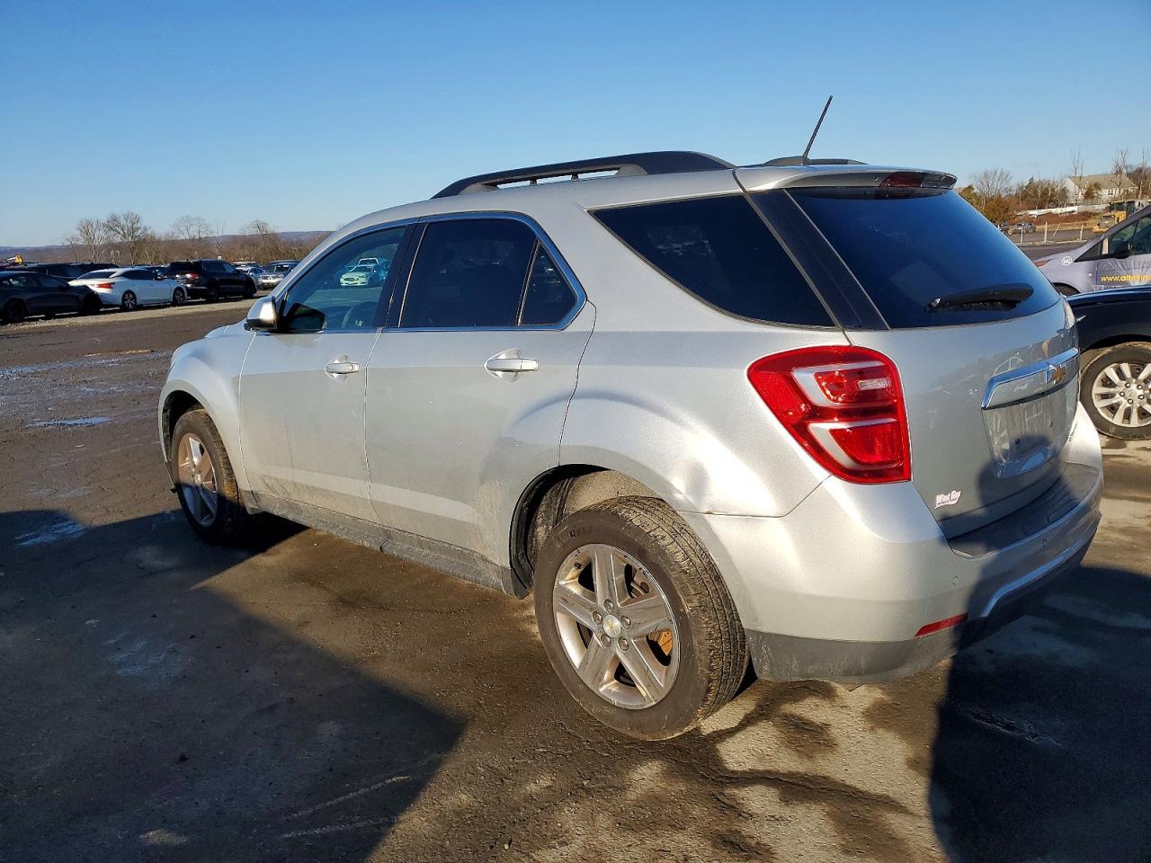 2016 Chevrolet Equinox Lt - Image 2