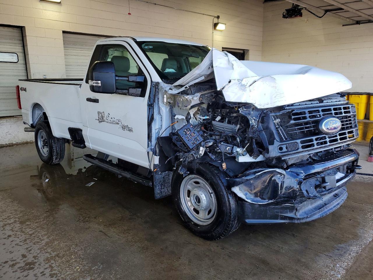 2023 Ford F250 Super Duty - Фото 4