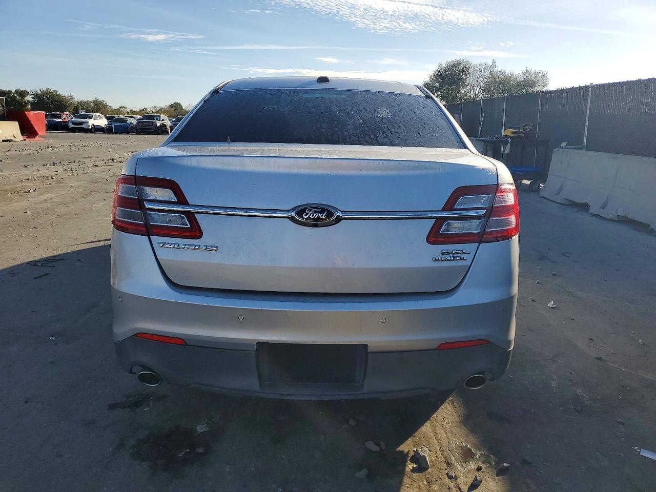 2015 Ford Taurus Sel - Фото 6