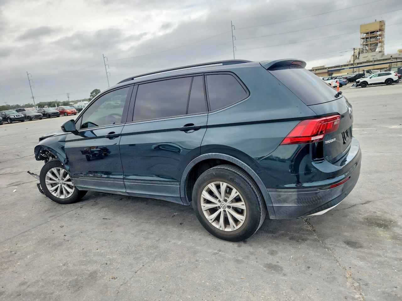2018 Volkswagen Tiguan S - Фото 2