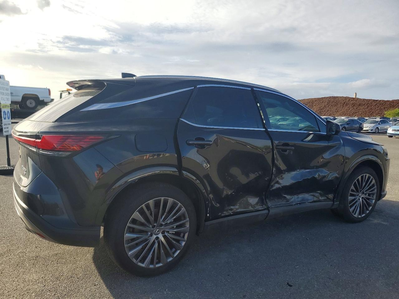 2025 Lexus Rx 450H+ Luxury - Image 3