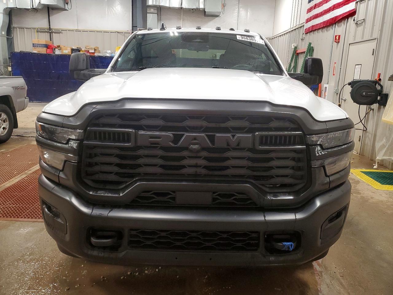 2025 Ram 3500 Tradesman - Фото 5