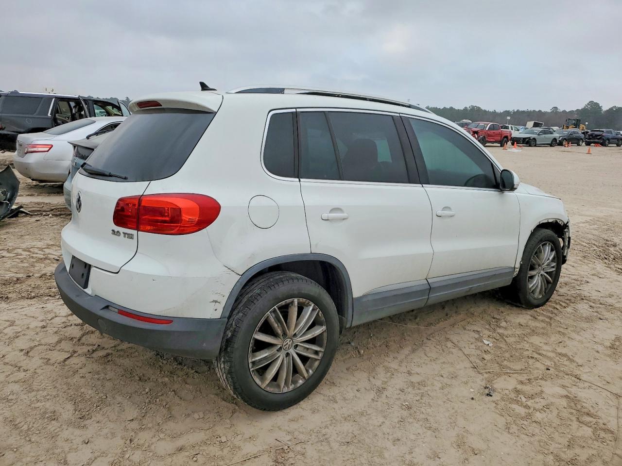 2014 Volkswagen Tiguan S - Image 3