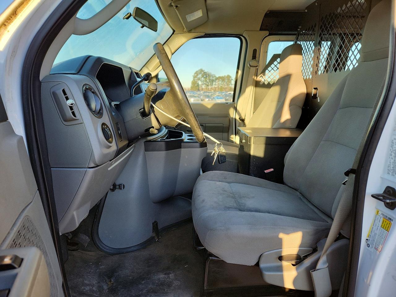 2013 Ford E350 - Фото 7