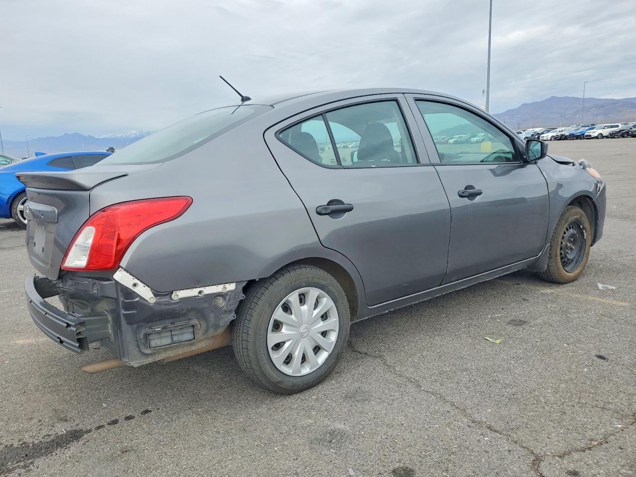 2018 Nissan Versa S - Фото 3