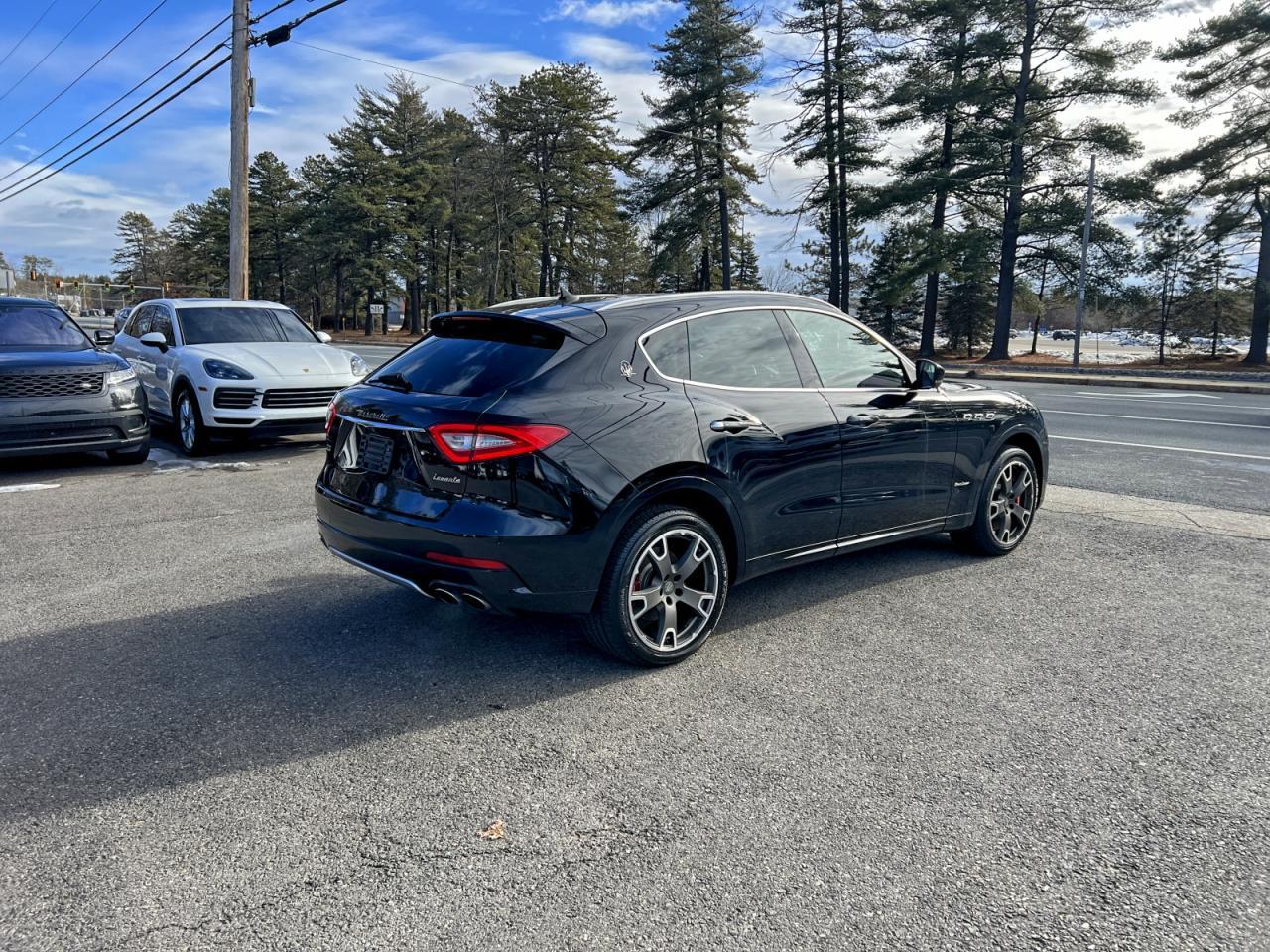 2018 Maserati Levante S Luxury - Image 4