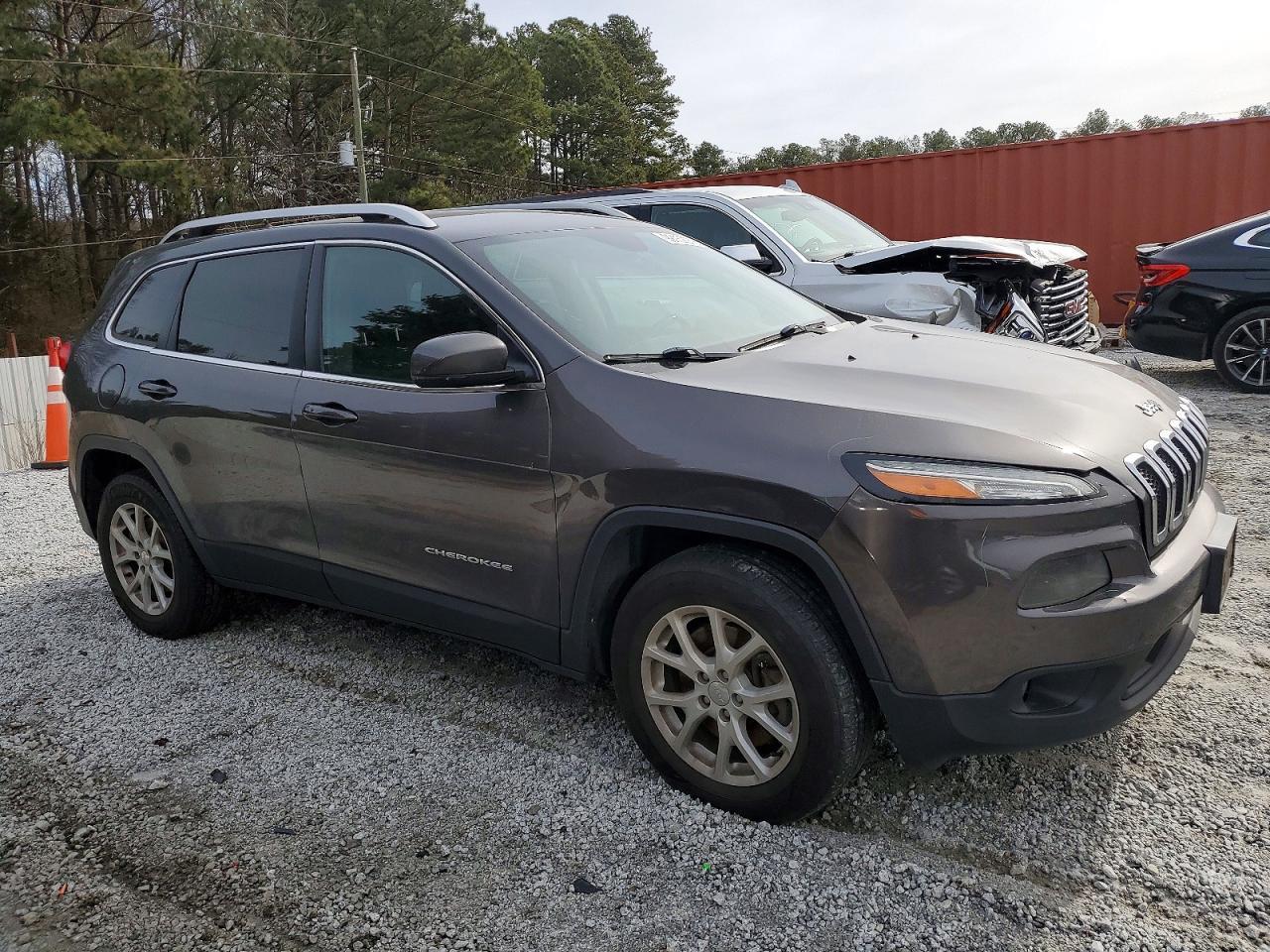 2016 Jeep Cherokee Latitude - Image 4