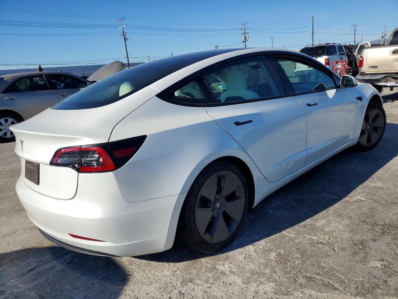 2023 Tesla Model 3 - Фото 3
