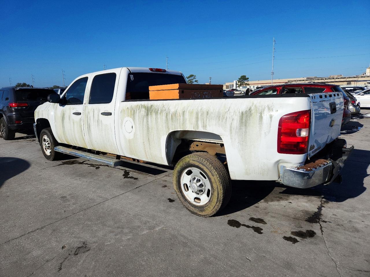 2011 Chevrolet Silverado C2500 Heavy Duty - Image 2