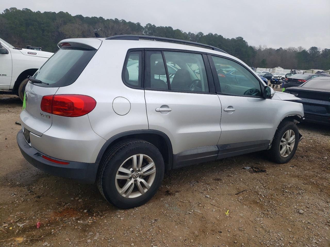 2015 Volkswagen Tiguan S - Фото 3