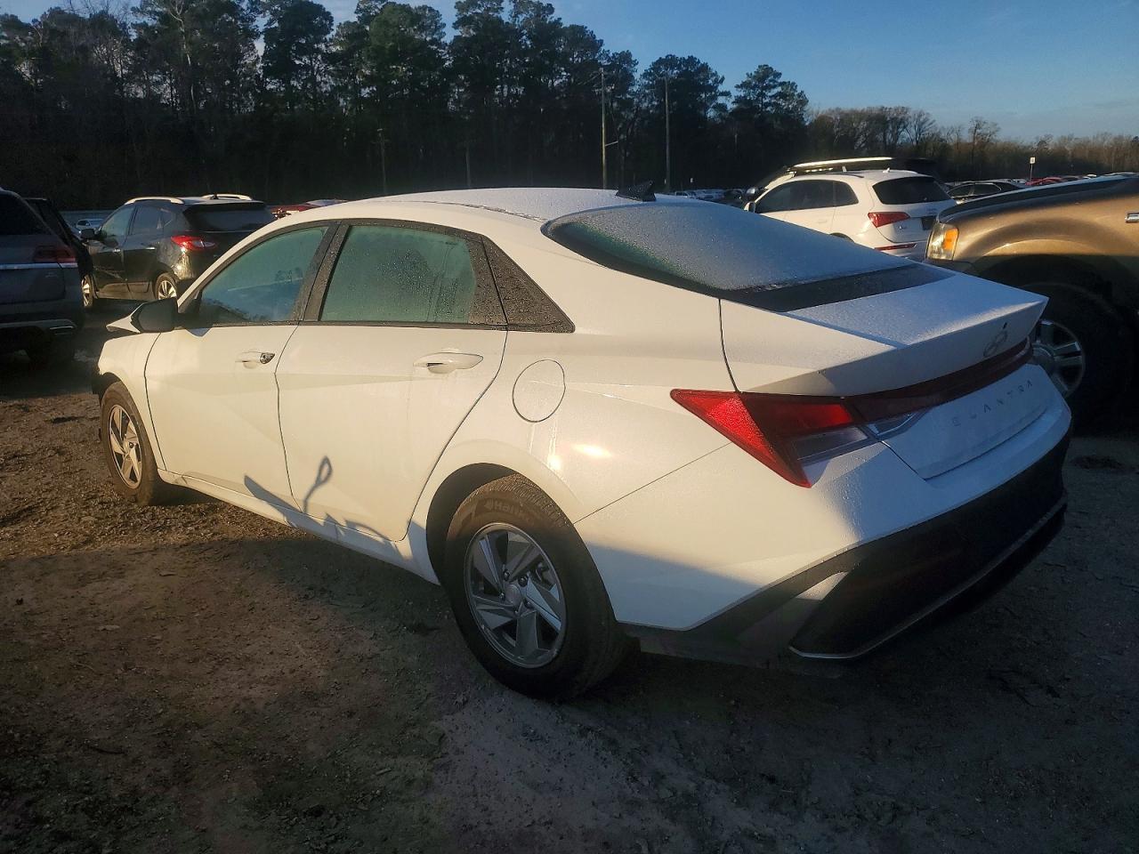 2025 Hyundai Elantra Se - Фото 2