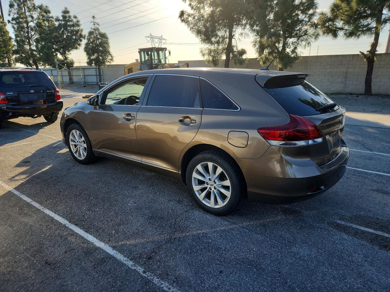 2013 Toyota Venza Le - Image 2