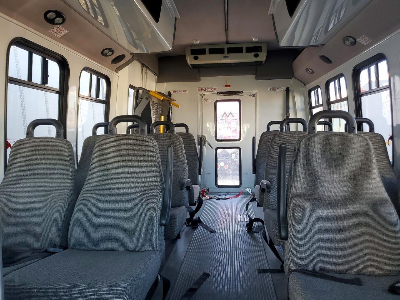 2008 Ford Econoline E350 Super Duty Cutaway Van - Фото 6