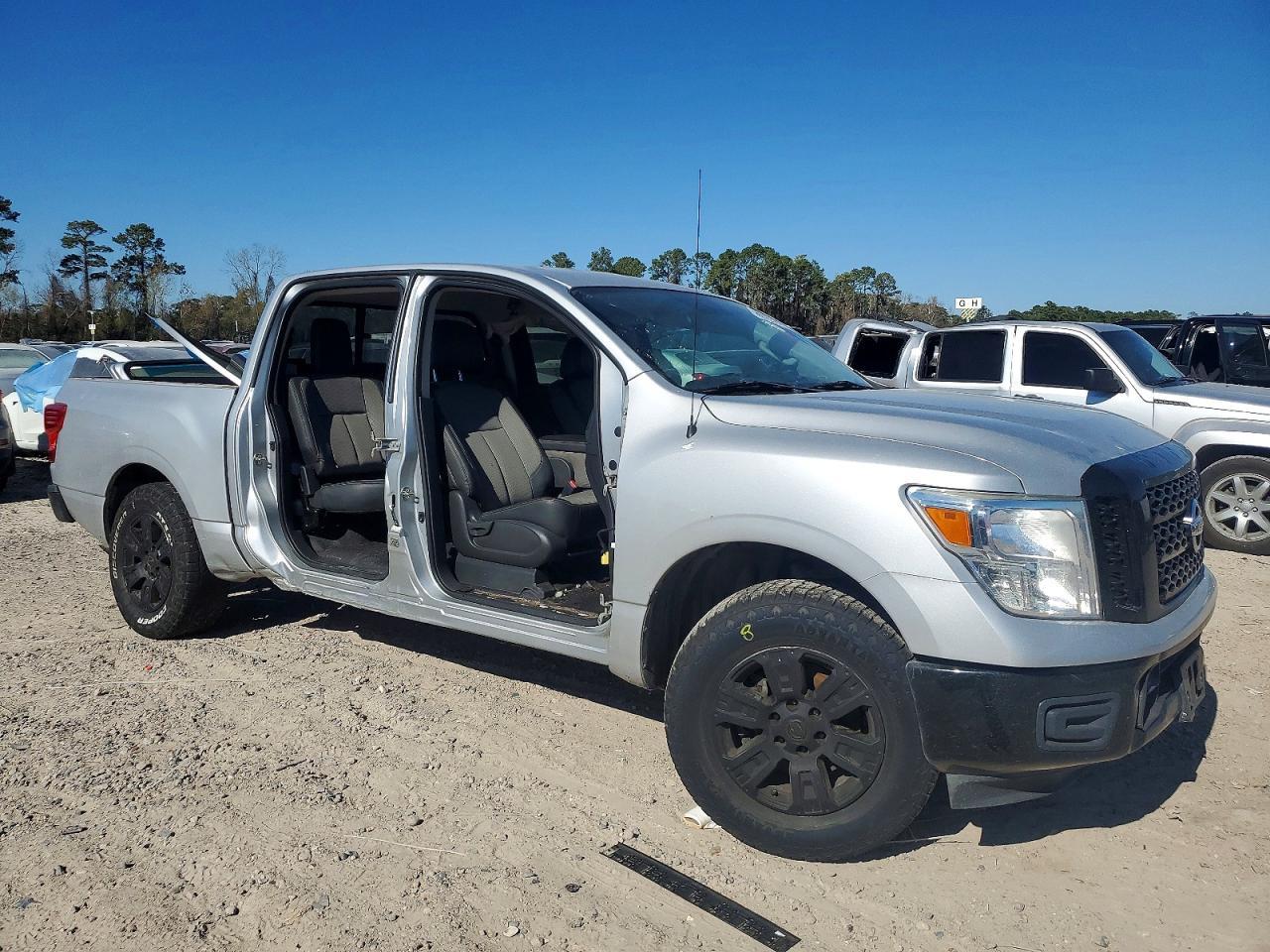 2018 Nissan Titan S - Фото 4