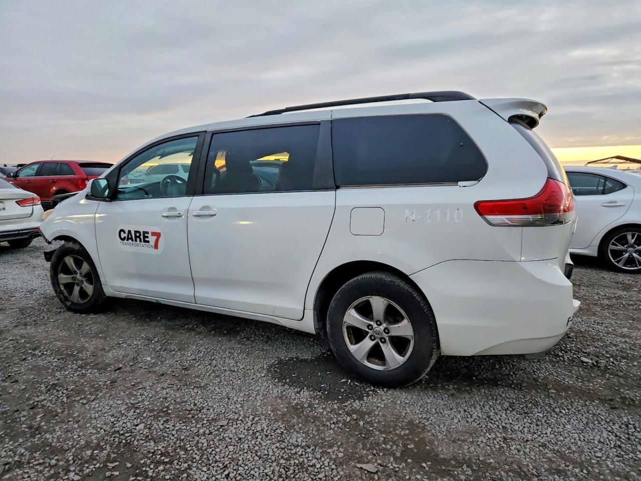 2013 Toyota Sienna Le - Фото 2