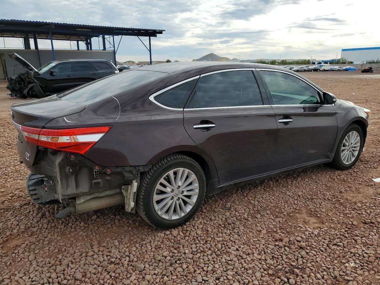 2014 Toyota Avalon Hybrid - Image 3