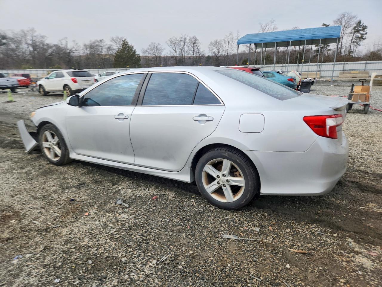 2013 Toyota Camry - Фото 2
