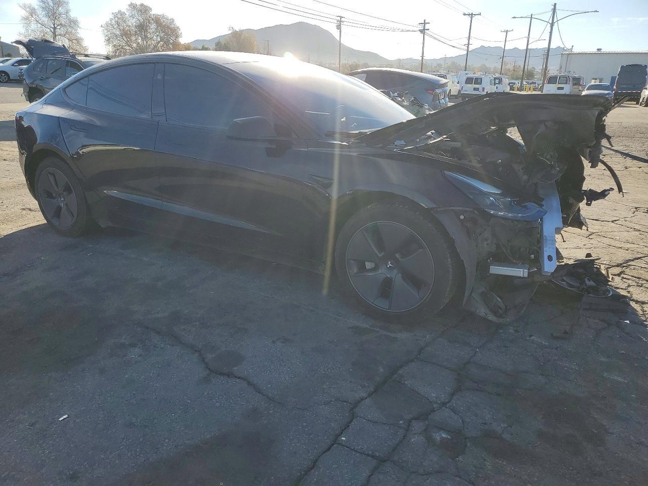 2023 Tesla Model 3 - Фото 4