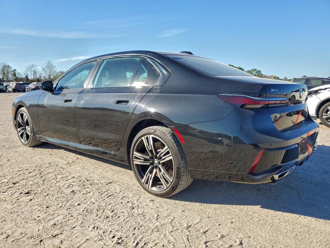 2025 BMW 760 Xi - Фото 2