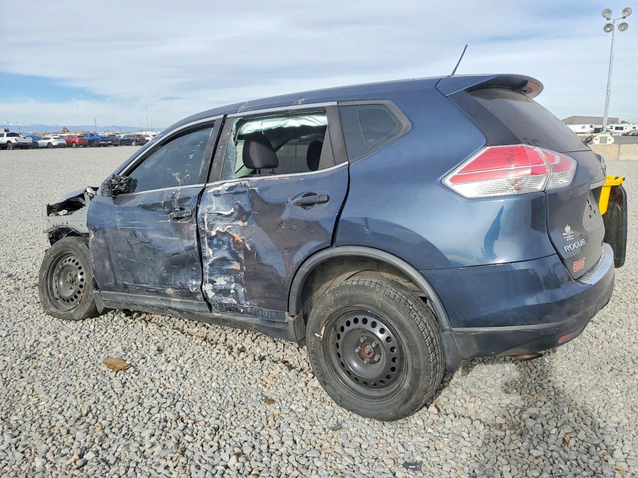 2016 Nissan Rogue S - Фото 2