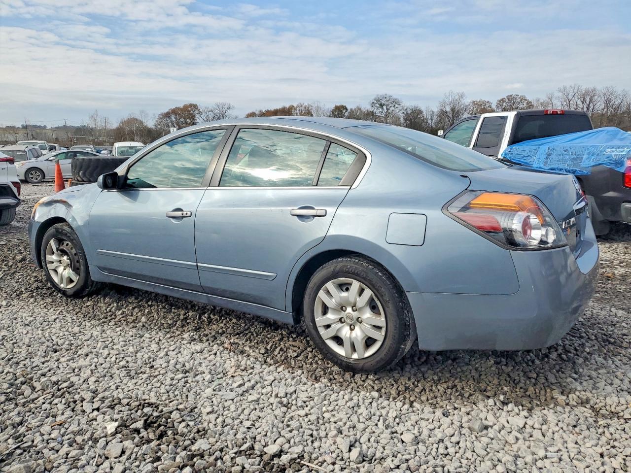2012 Niss Altima Base - Image 2