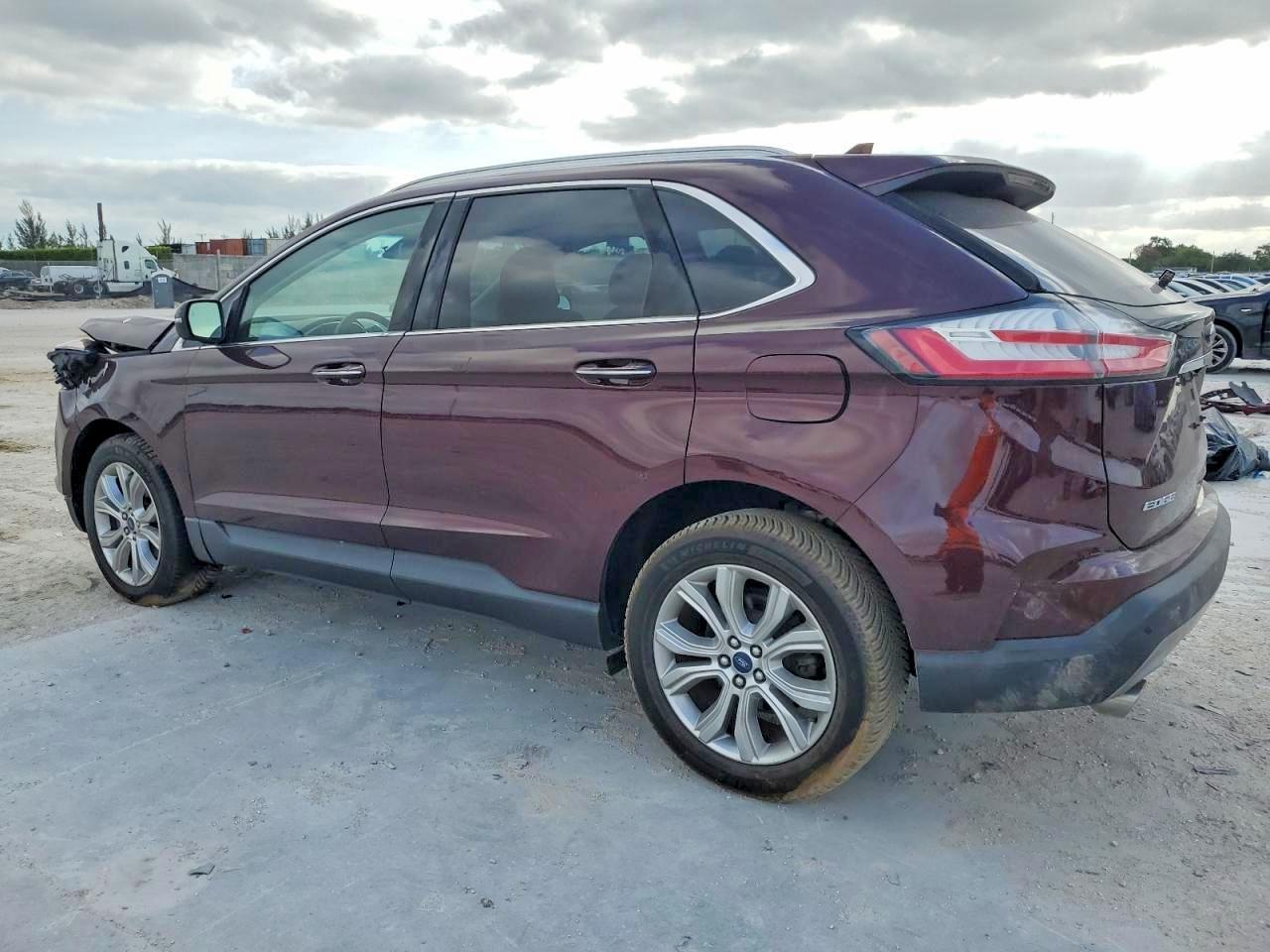 2019 Ford Edge Titanium - Image 2