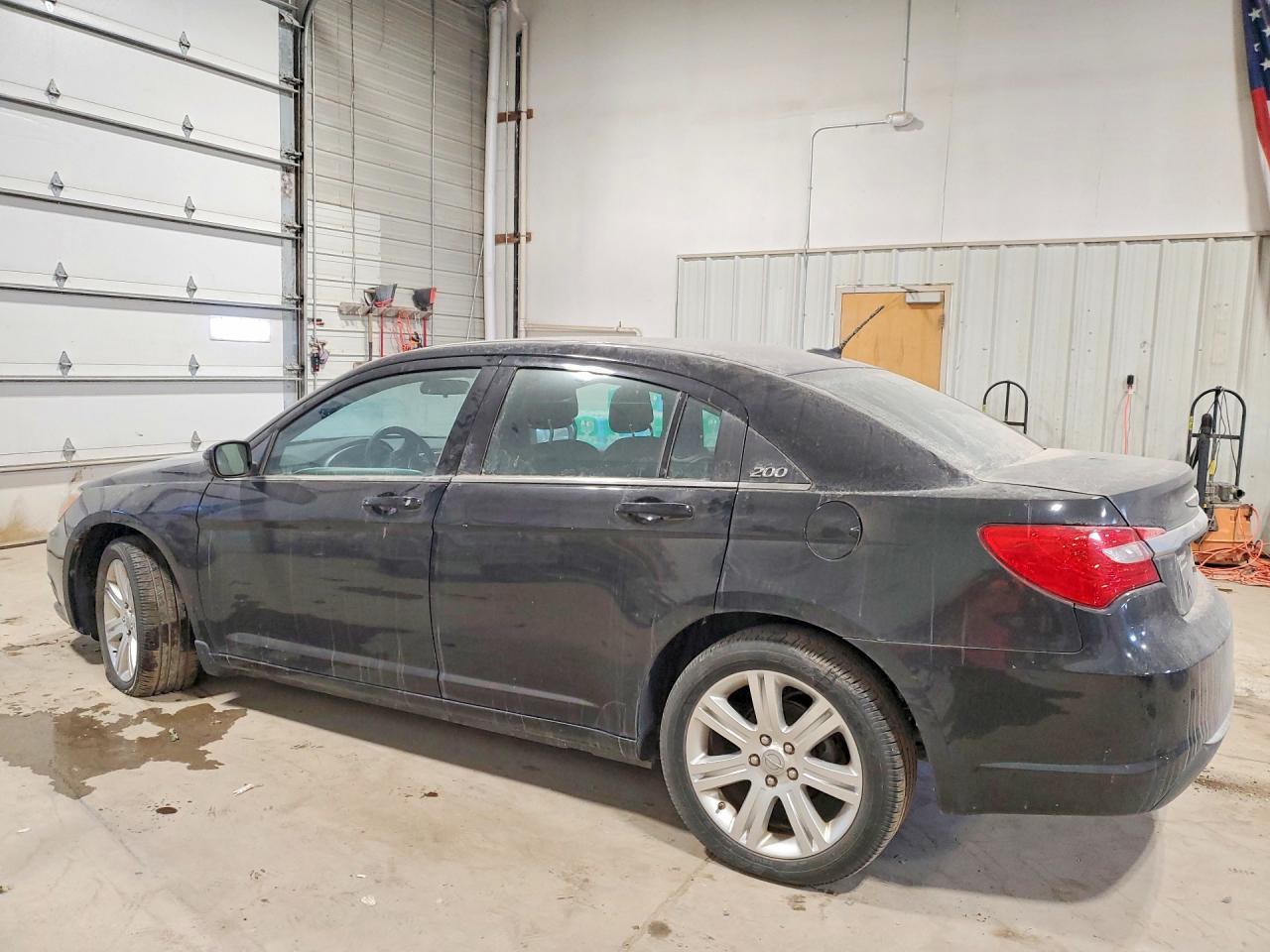 2011 Chrysler 200 Touring - Фото 2