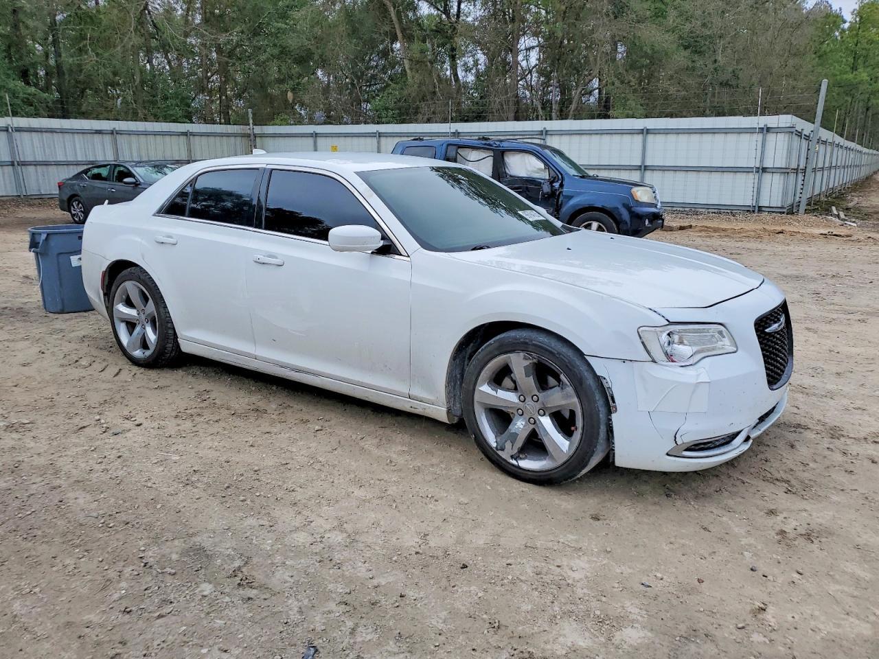 2015 Chrysler 300 Limited - Image 4