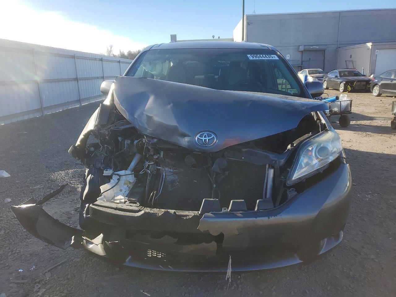 2017 Toyota Sienna Le - Фото 5