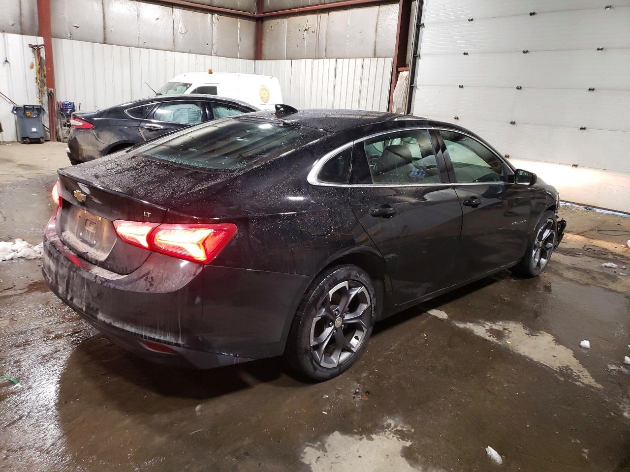 2022 Chevrolet Malibu Lt - Фото 3