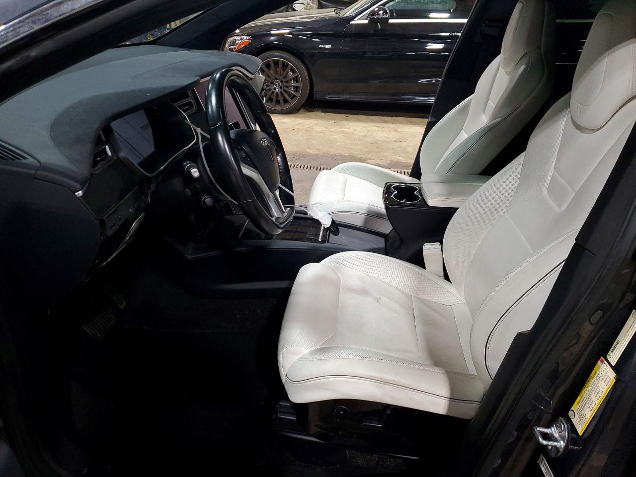 2016 Tesla Model X - Фото 7