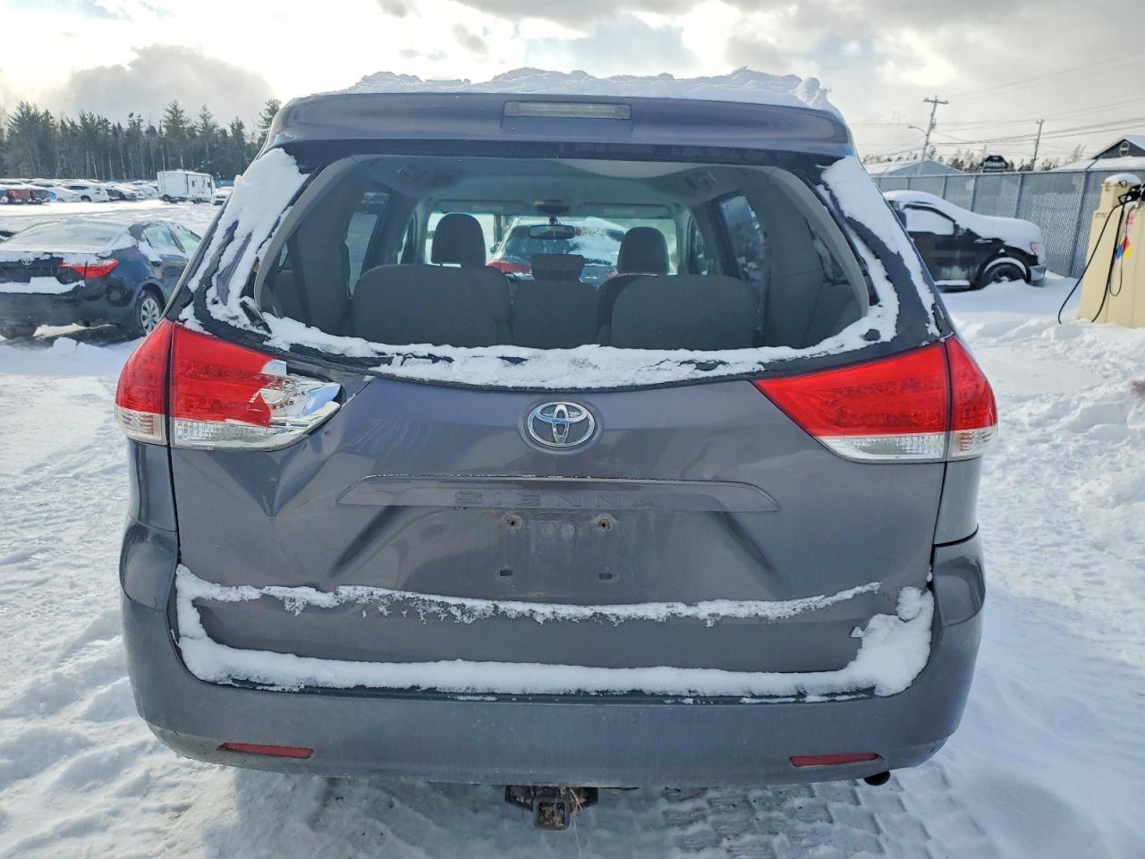 2012 Toyota Sienna Le - Фото 6