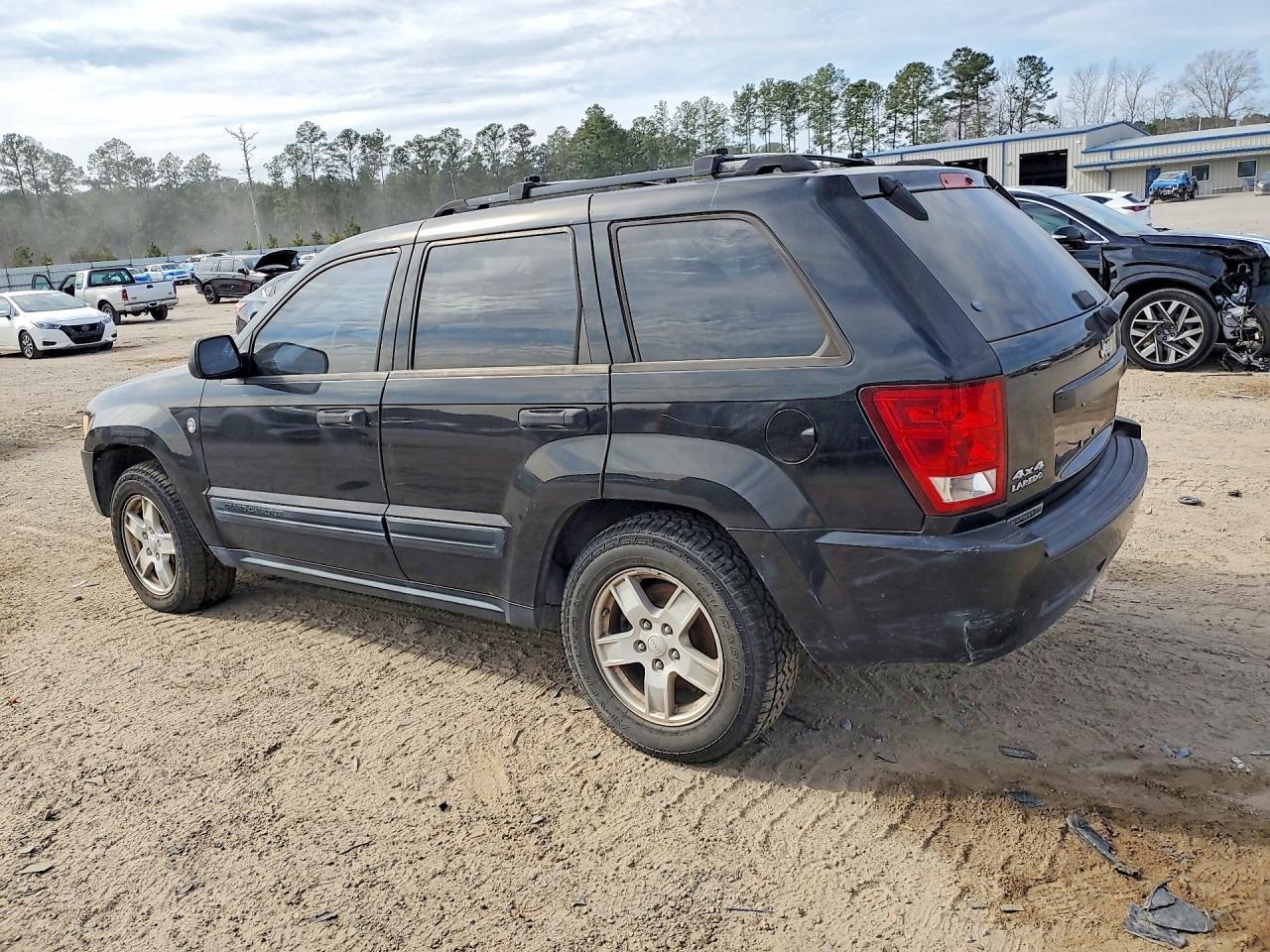 2006 Jeep Grand Cherokee Laredo - Image 2