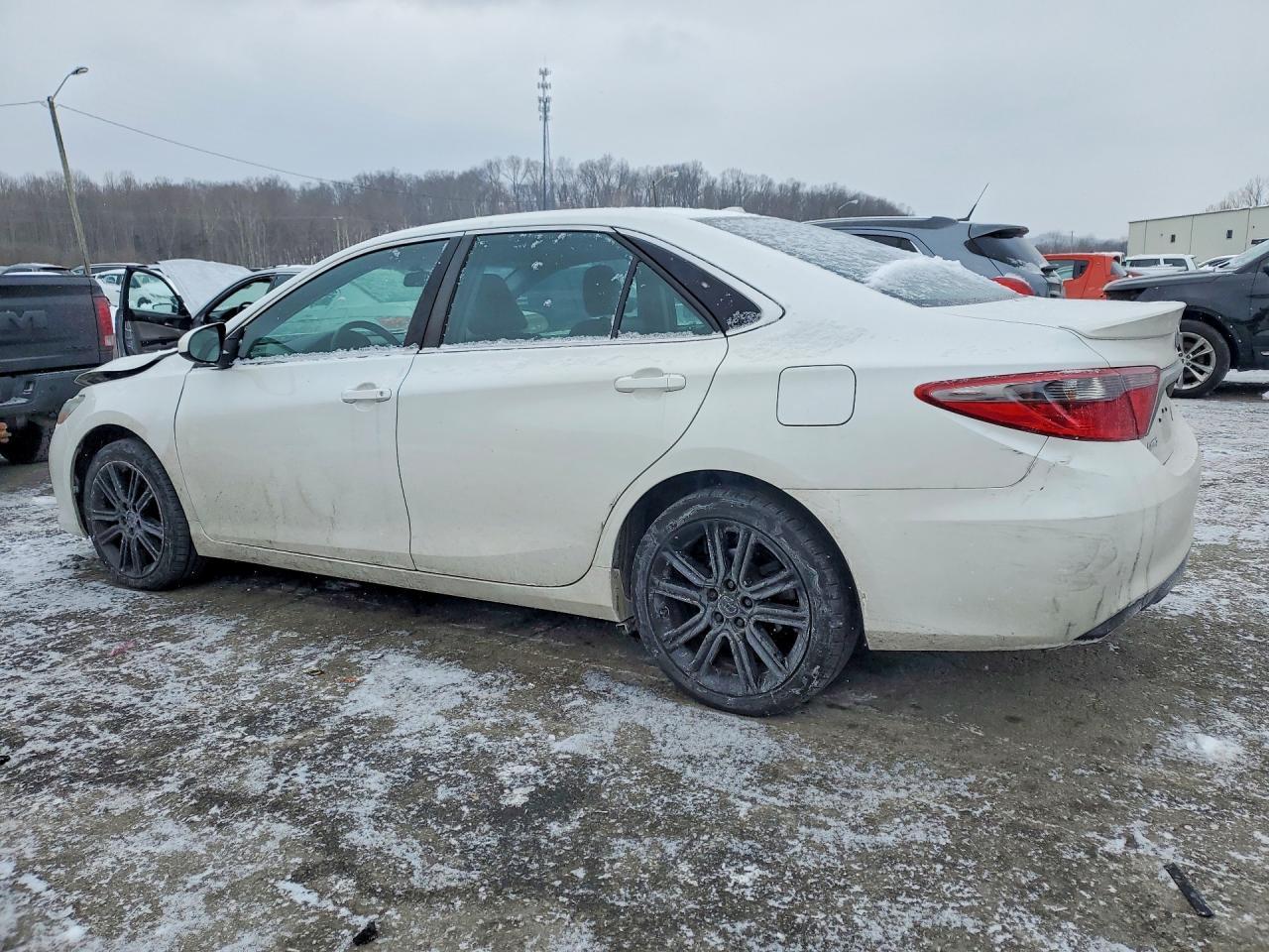 2016 Toyota Camry Le - Image 2