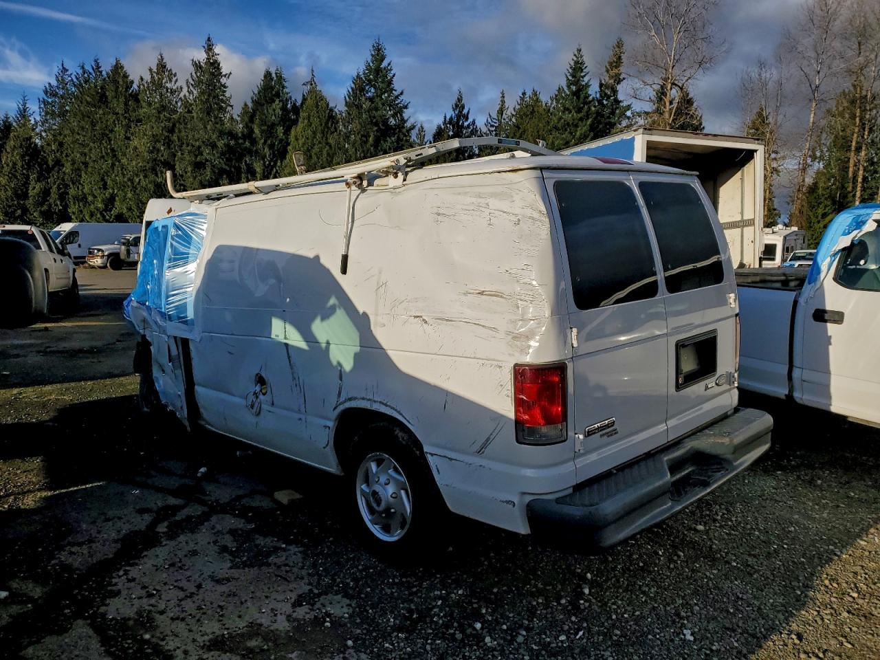 2011 Ford Econoline E150 Van - Фото 2