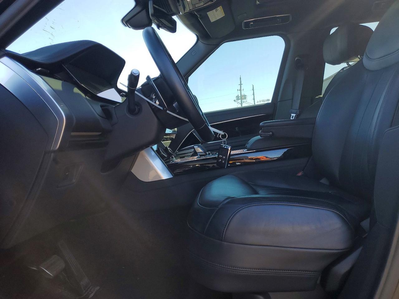 2023 Land Rover Range Rover Autobiography - Image 7