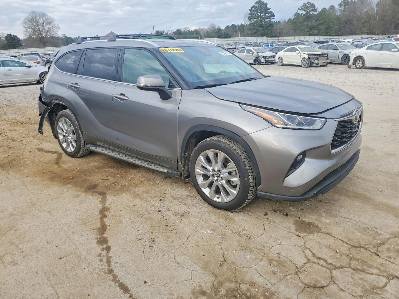 2025 Toyota Highlander Le - Фото 4