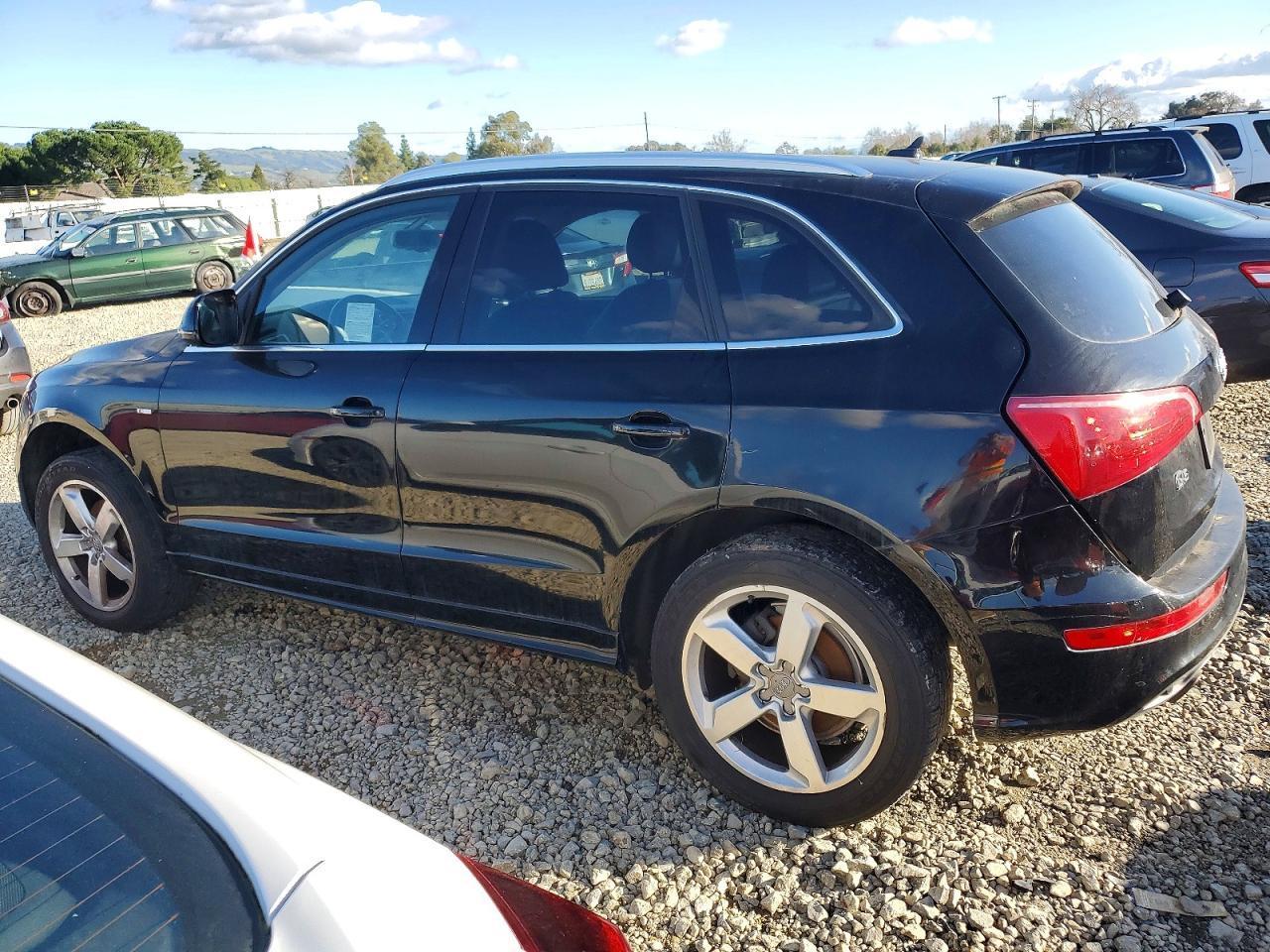 2011 Audi Q5 Premium Plus - Image 2