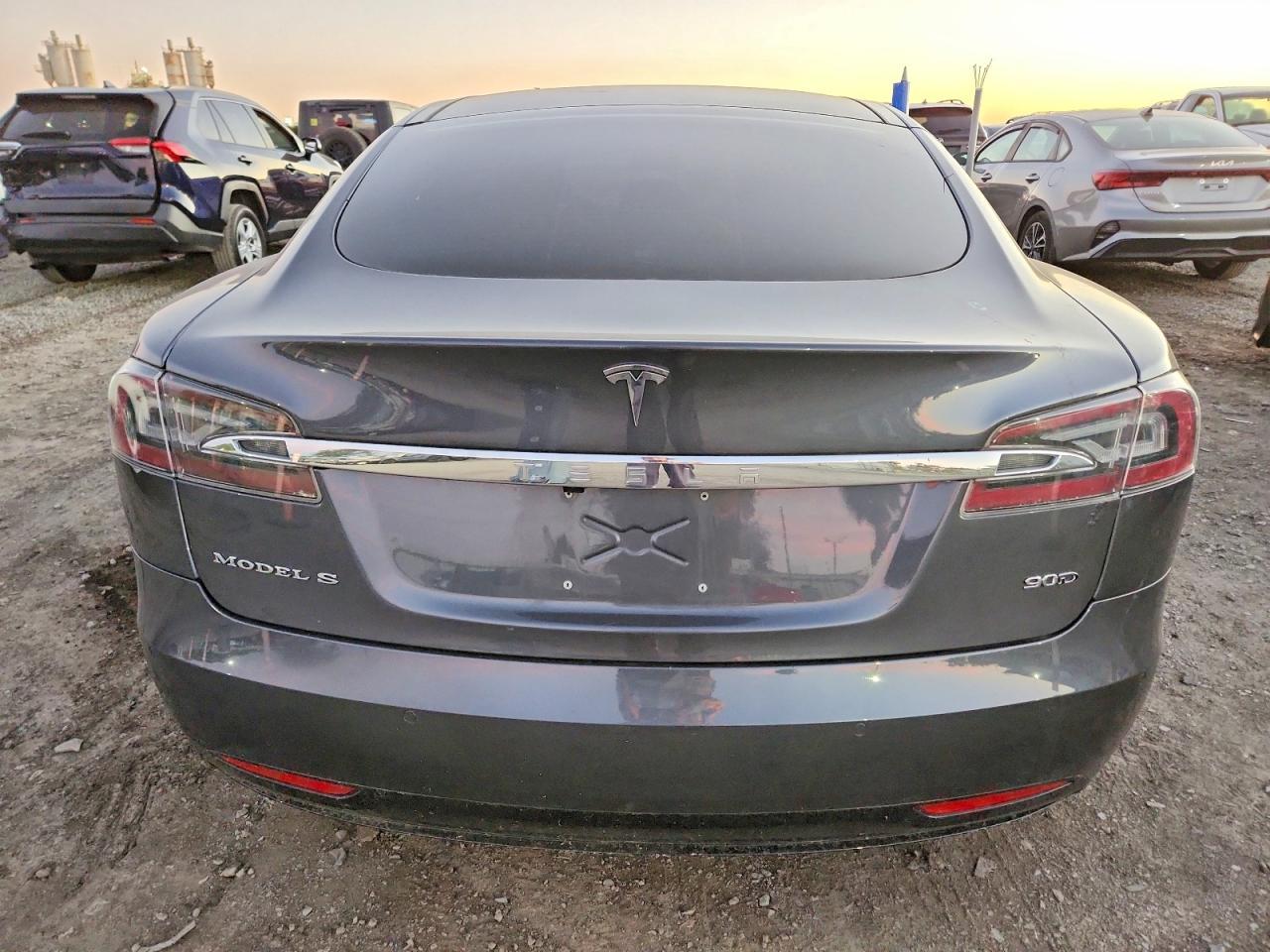 2016 Tesla Model S - Фото 6