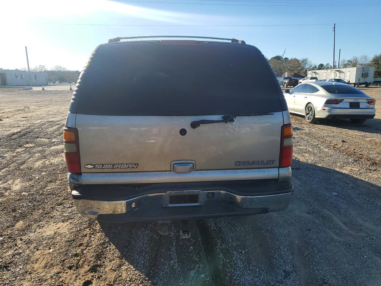 2003 Chevrolet Suburban - Image 6