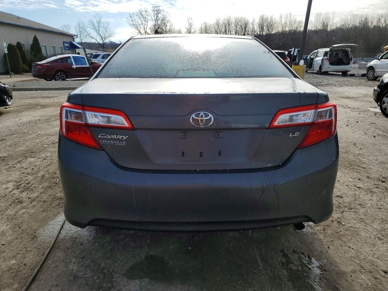 2012 Toyota Camry Le - Фото 6