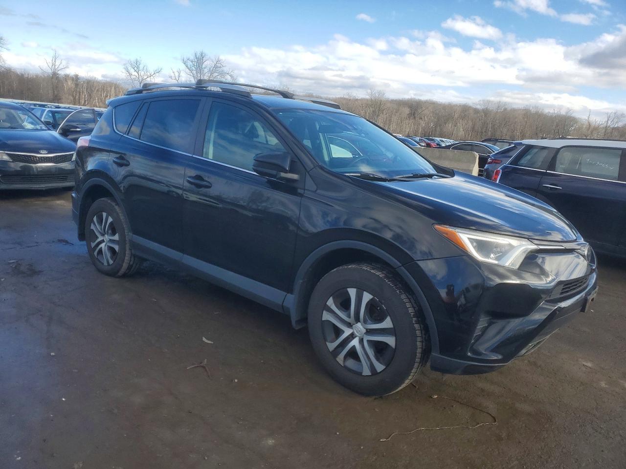 2017 Toyota Rav4 Le - Фото 4