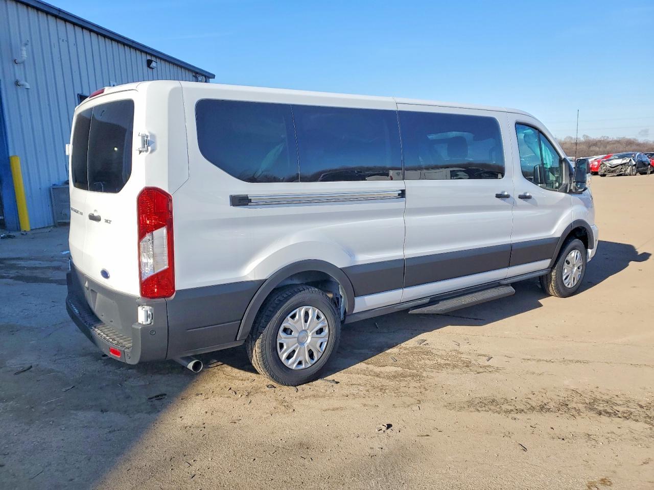 2025 Ford Transit T-350 - Фото 3