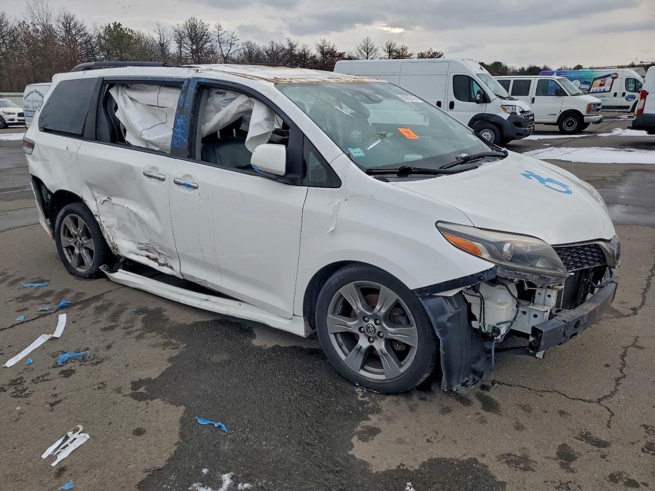 2018 Toyota Sienna Se - Image 4