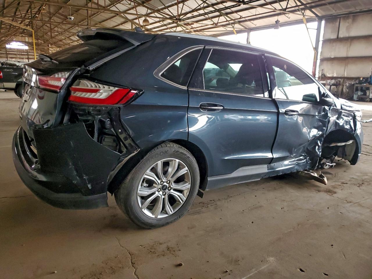 2024 Ford Edge Titanium - Image 3