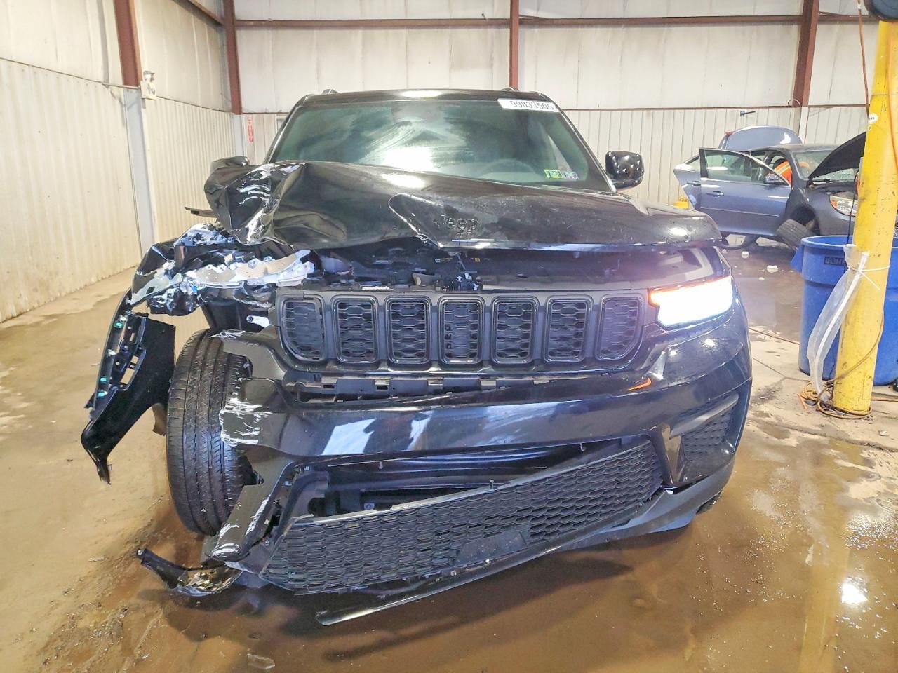 2024 Jeep Grand Cherokee Laredo - Image 5