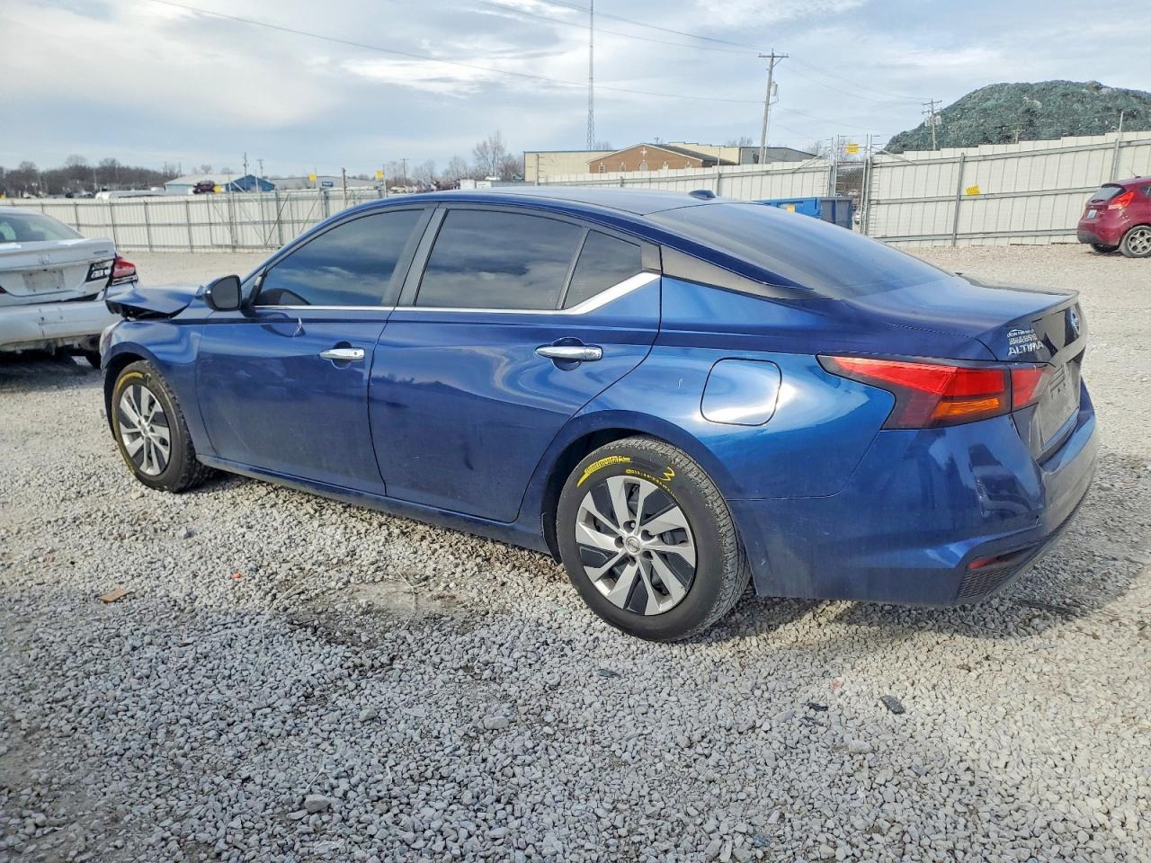 2019 Nissan Altima S - Фото 2
