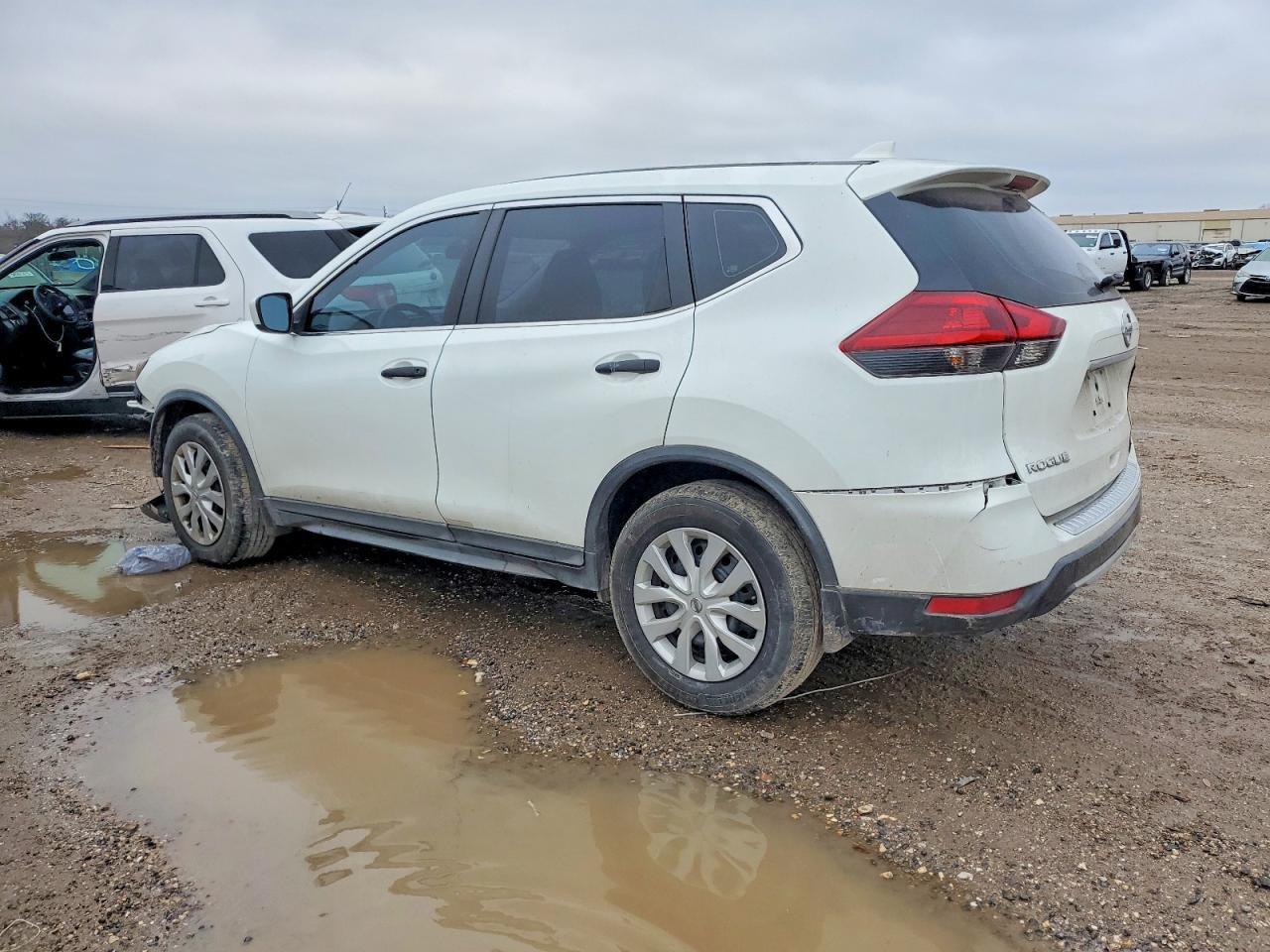 2018 Nissan Rogue S - Фото 2
